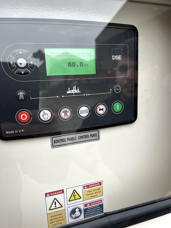 DSE Control Panel displaying 60Hz frequency